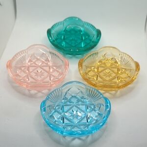 🥣 Set of 4 Vintage Glass Dishes